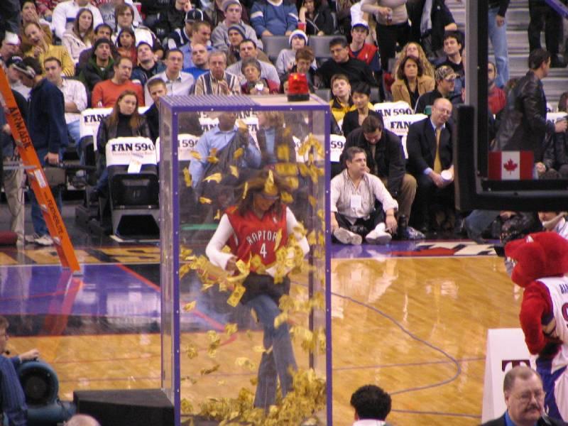 Raptors - 02.04.2005 069.jpg